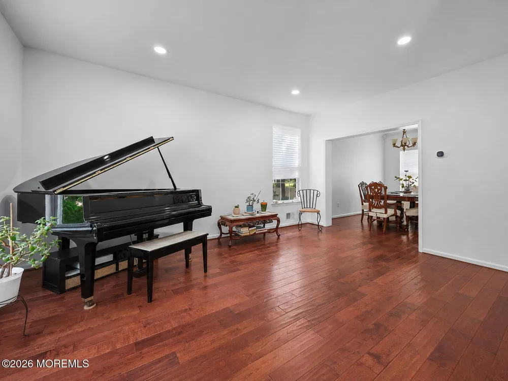 2 Sparrow Court Jackson, NJ 08527