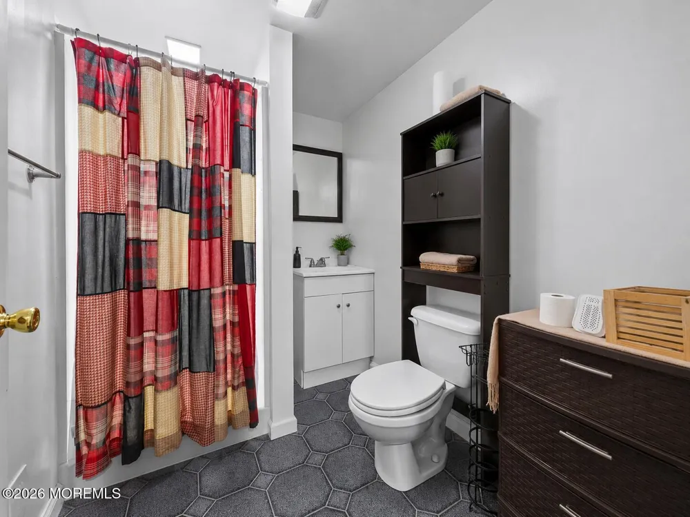 2 Sparrow Court Jackson, NJ 08527