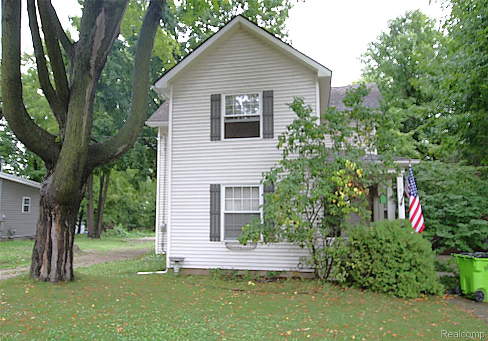 614 Hickory Street Fenton City, MI 48430
