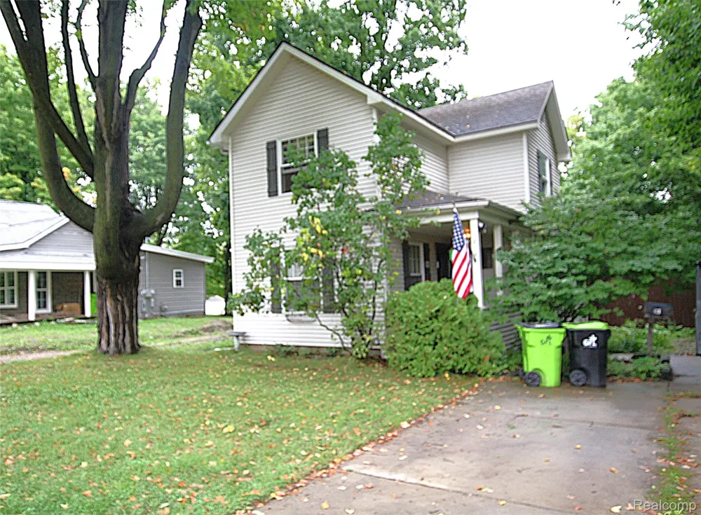 614 Hickory Street Fenton City, MI 48430