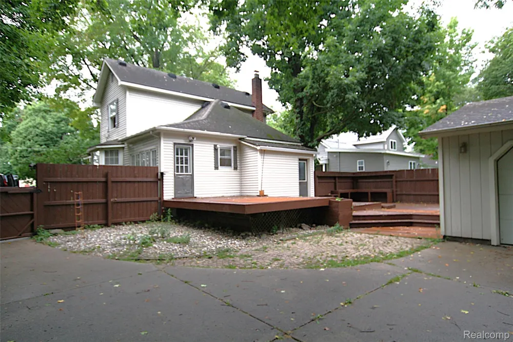 614 Hickory Street Fenton City, MI 48430