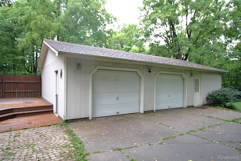 614 Hickory Street Fenton City, MI 48430