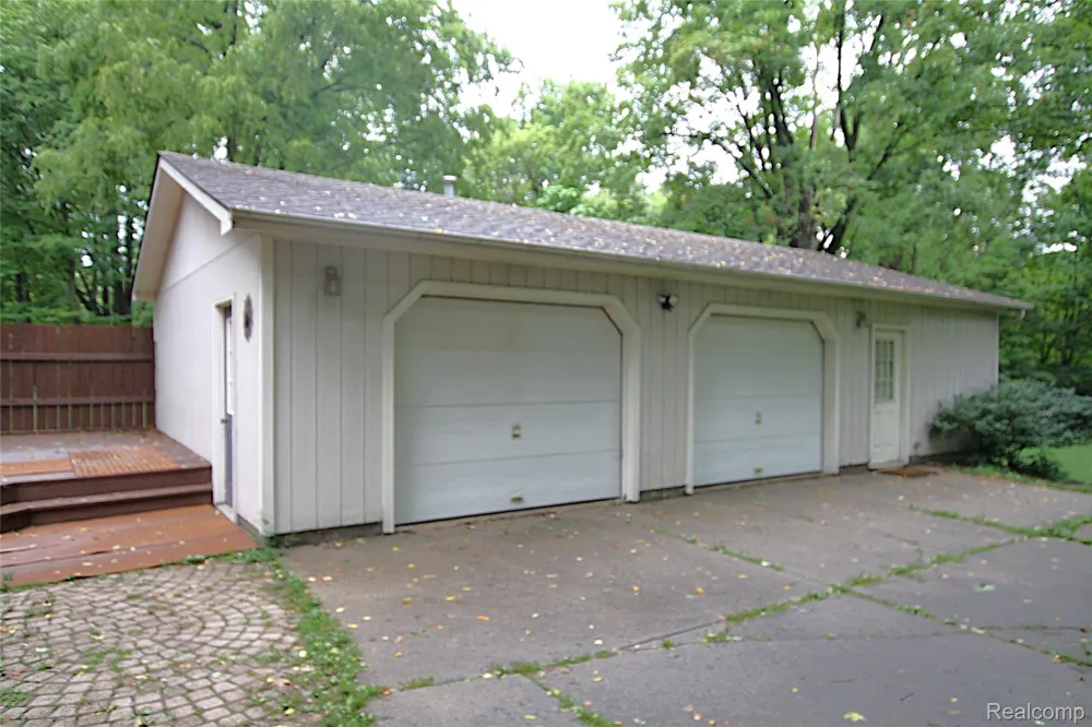 614 Hickory Street Fenton City, MI 48430