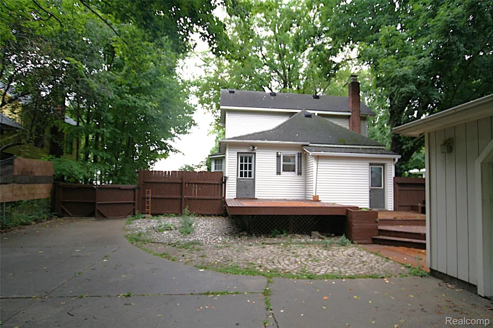 614 Hickory Street Fenton City, MI 48430