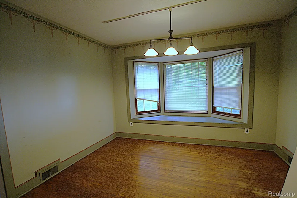 614 Hickory Street Fenton City, MI 48430