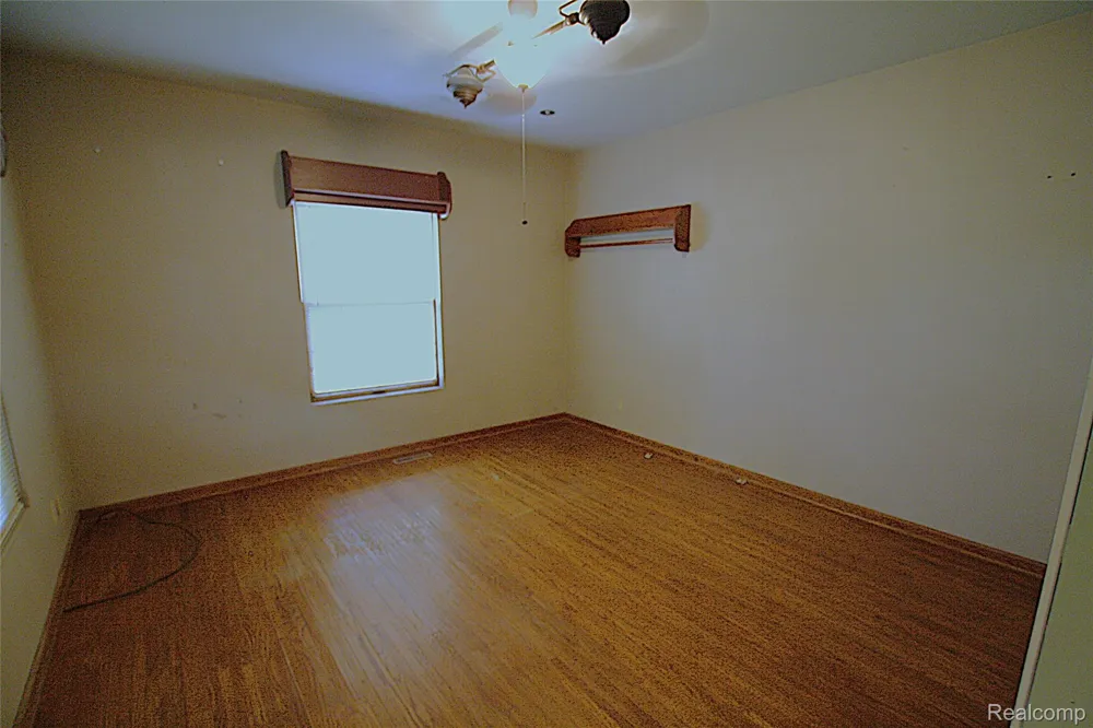 614 Hickory Street Fenton City, MI 48430
