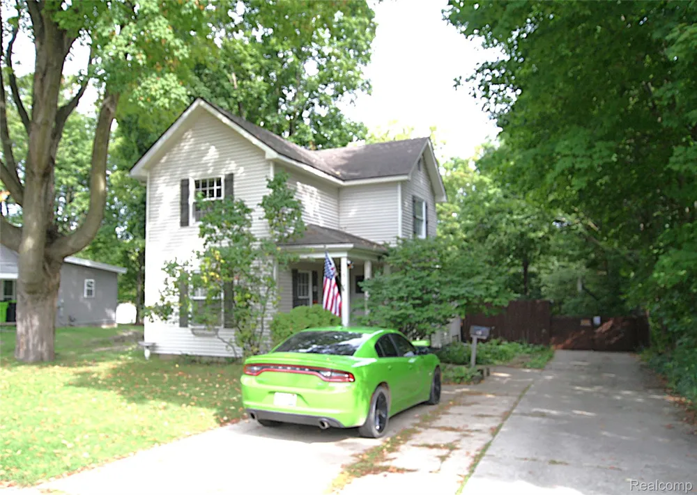 614 Hickory Street Fenton City, MI 48430