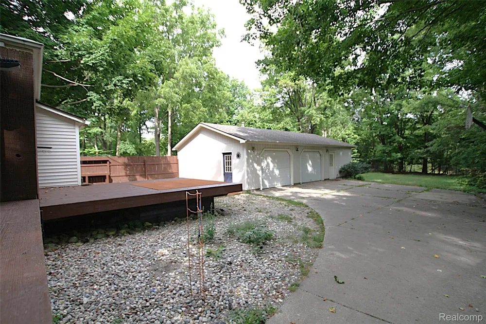 614 Hickory Street Fenton City, MI 48430
