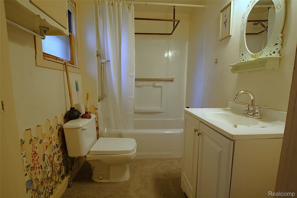 614 Hickory Street Fenton City, MI 48430