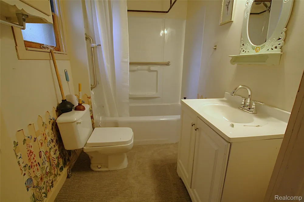 614 Hickory Street Fenton City, MI 48430