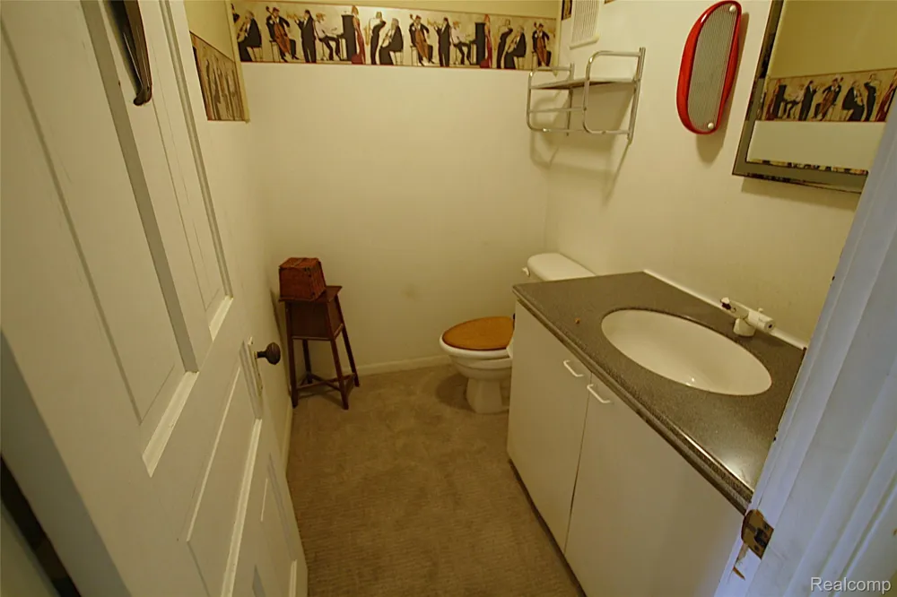 614 Hickory Street Fenton City, MI 48430