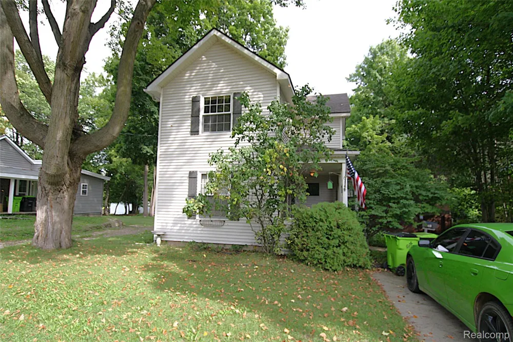 614 Hickory Street Fenton City, MI 48430