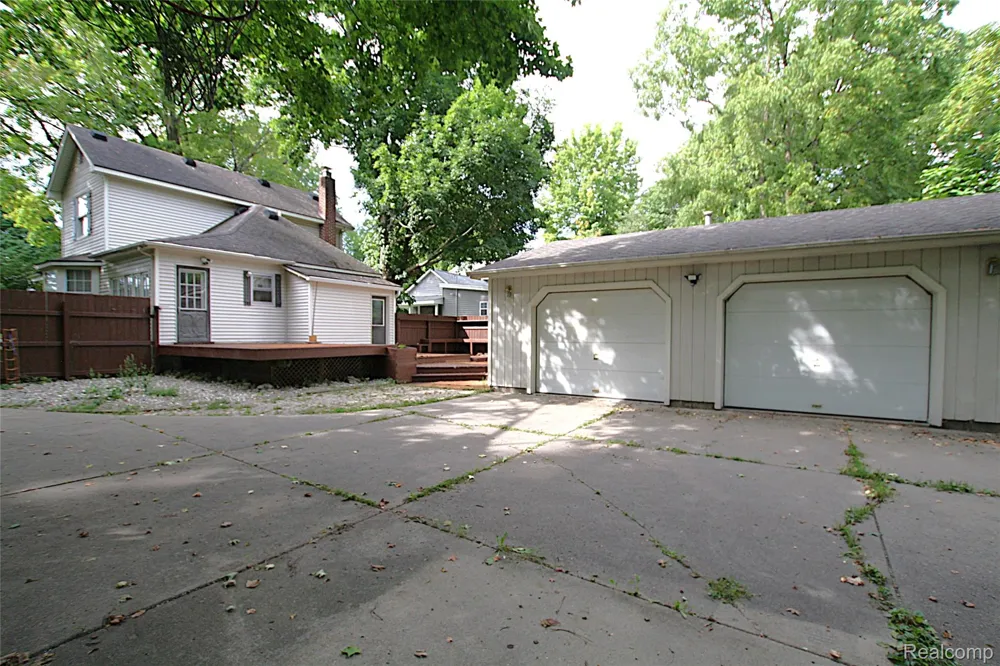 614 Hickory Street Fenton City, MI 48430