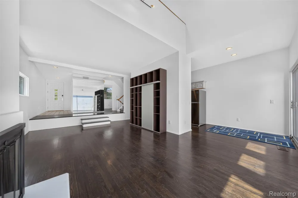 350 W. Brown Street Birmingham City, MI 48009
