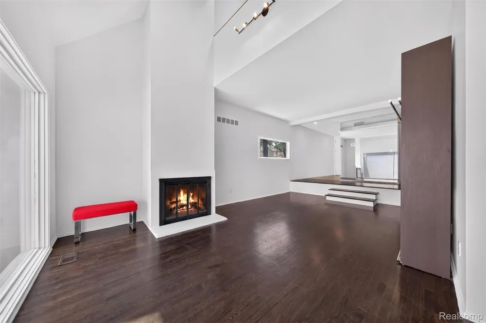 350 W. Brown Street Birmingham City, MI 48009