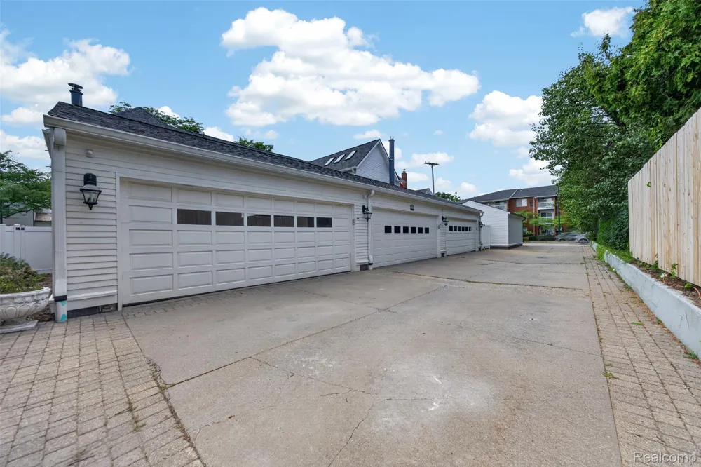 350 W. Brown Street Birmingham City, MI 48009