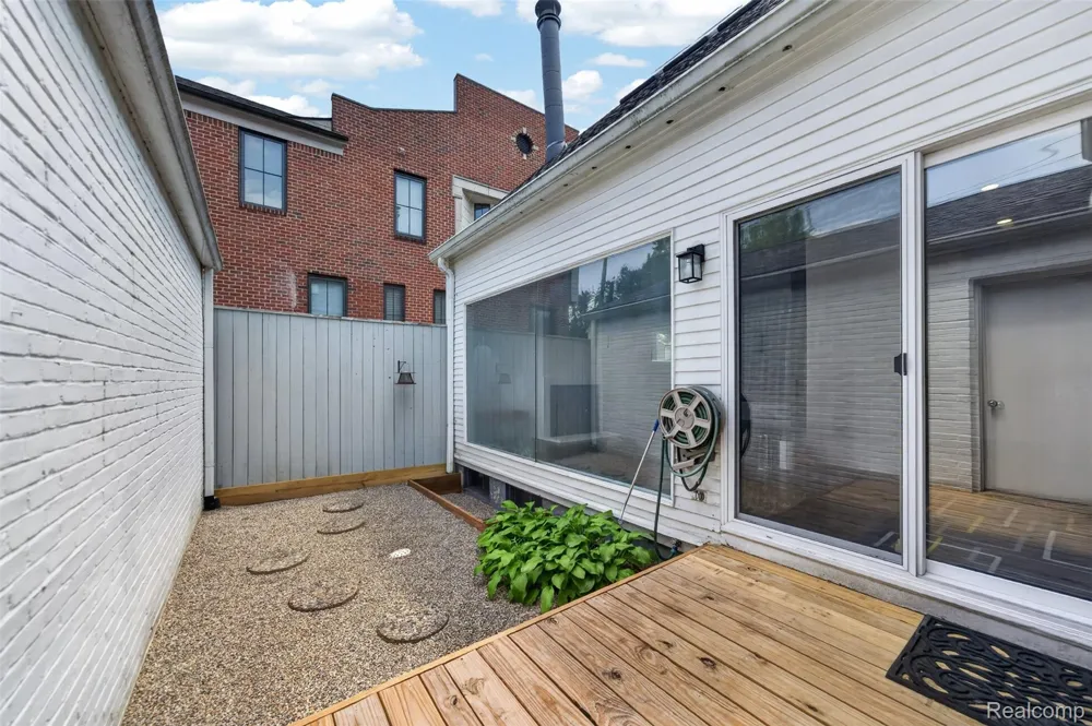 350 W. Brown Street Birmingham City, MI 48009