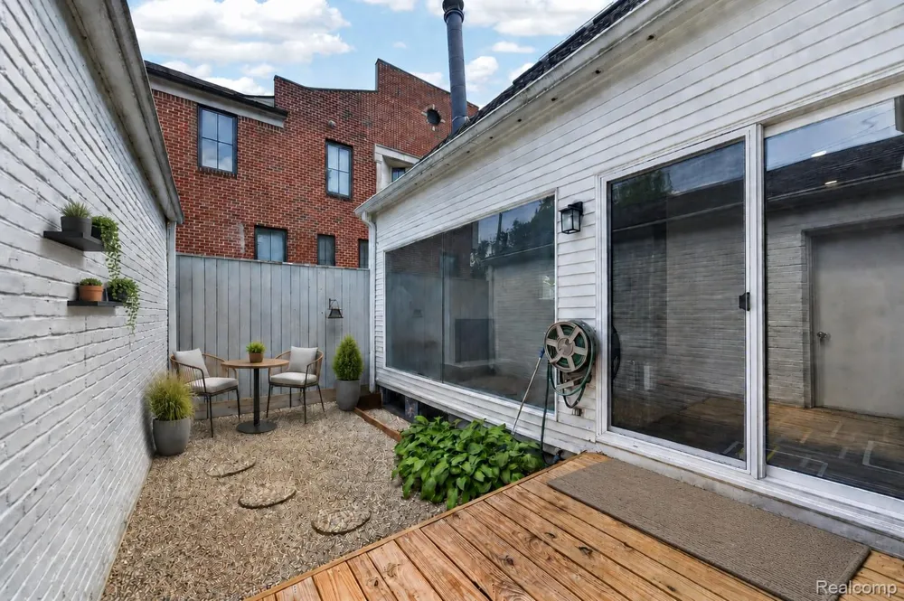 350 W. Brown Street Birmingham City, MI 48009