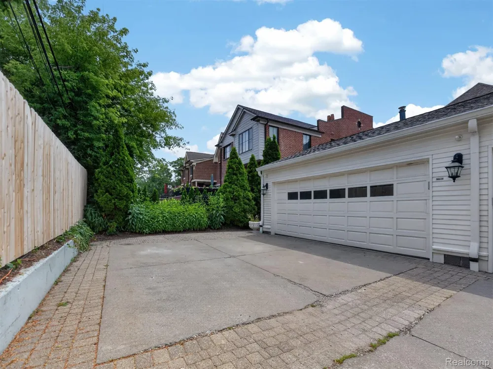 350 W. Brown Street Birmingham City, MI 48009