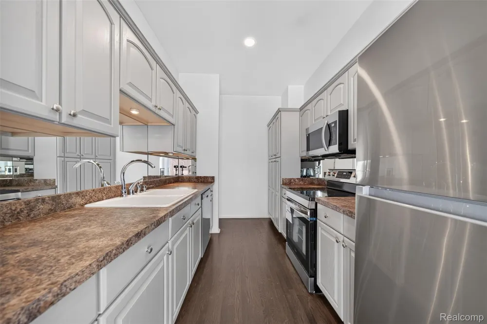 350 W. Brown Street Birmingham City, MI 48009