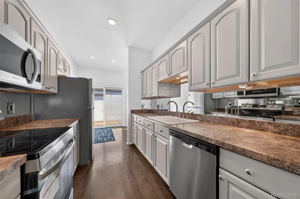 350 W. Brown Street Birmingham City, MI 48009