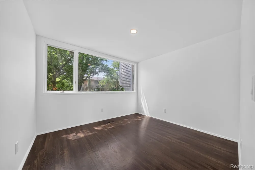 350 W. Brown Street Birmingham City, MI 48009