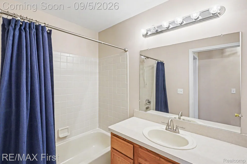 46124 Allenton Drive Macomb Township, MI 48044