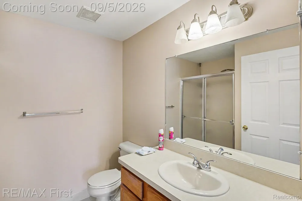 46124 Allenton Drive Macomb Township, MI 48044