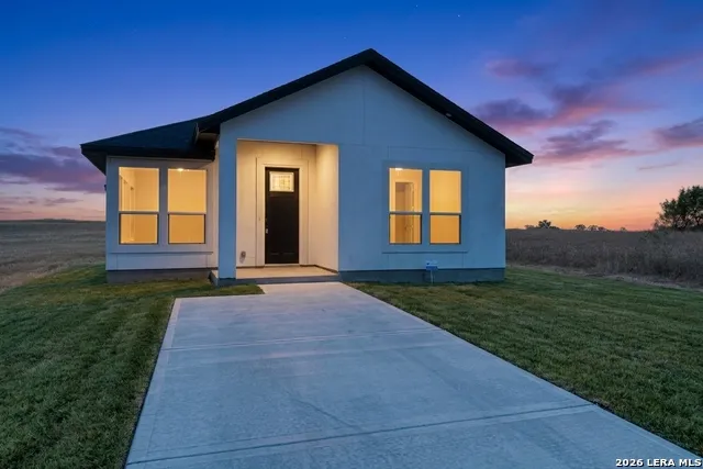 124 CAMINO VERDE CT La Vernia, TX 78121