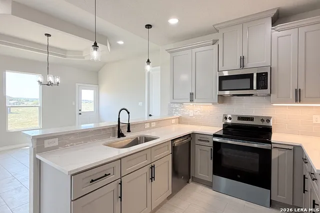 124 CAMINO VERDE CT La Vernia, TX 78121