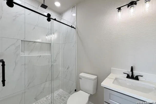 124 CAMINO VERDE CT La Vernia, TX 78121