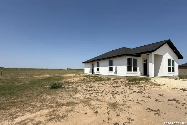 124 CAMINO VERDE CT La Vernia, TX 78121