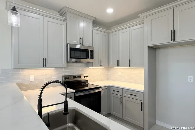 124 CAMINO VERDE CT La Vernia, TX 78121