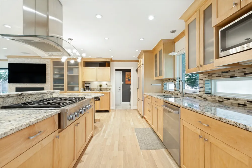 312 Canyon Valley Drive Richardson, TX 75080