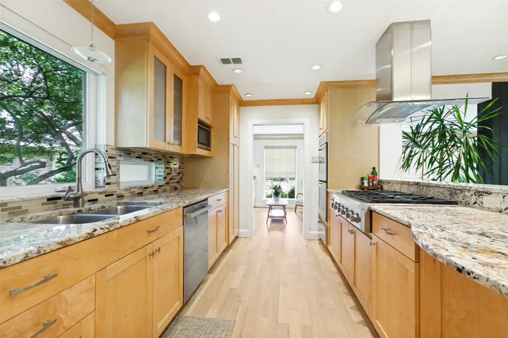 312 Canyon Valley Drive Richardson, TX 75080