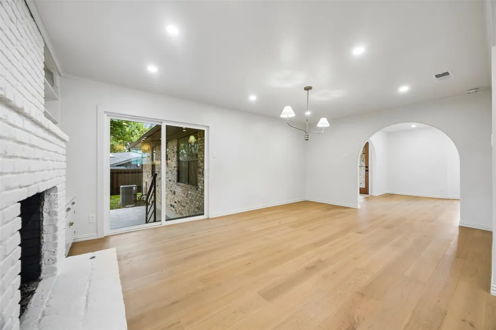 846 Creekridge Drive Dallas, TX 75218