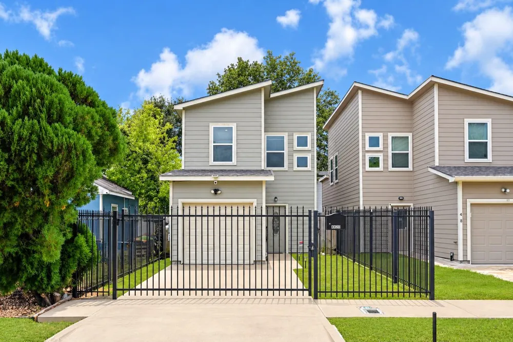4420 Elmwood Street Houston, TX 77051