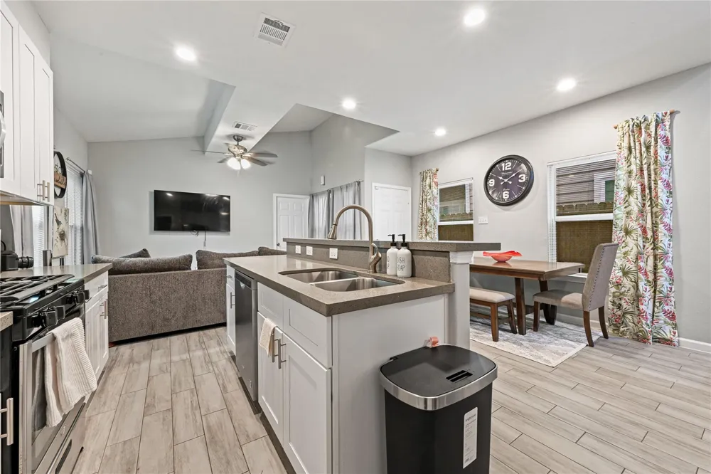 4420 Elmwood Street Houston, TX 77051