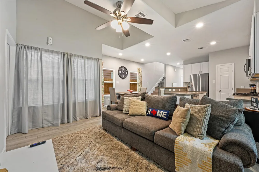 4420 Elmwood Street Houston, TX 77051