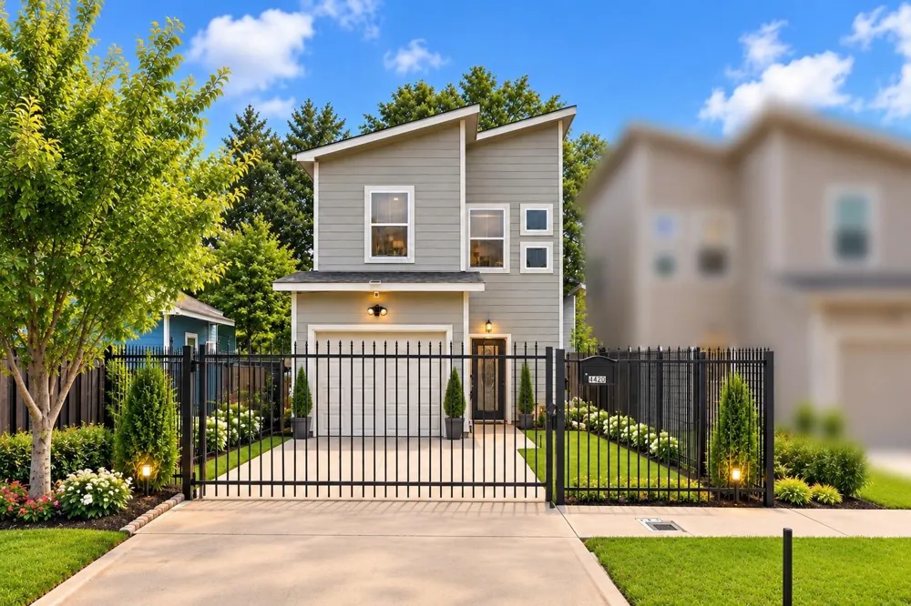 4420 Elmwood Street Houston, TX 77051