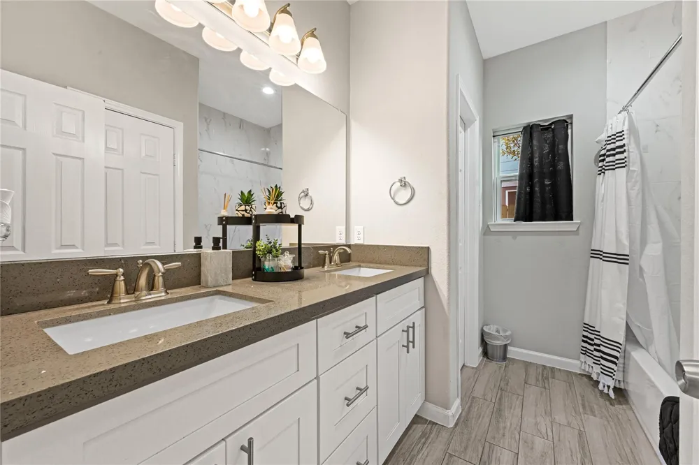 4420 Elmwood Street Houston, TX 77051