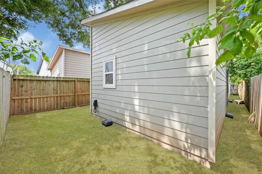 4420 Elmwood Street Houston, TX 77051