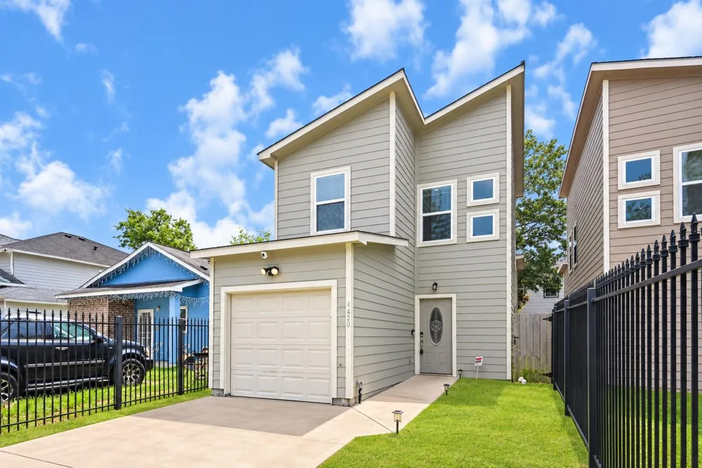 4420 Elmwood Street Houston, TX 77051