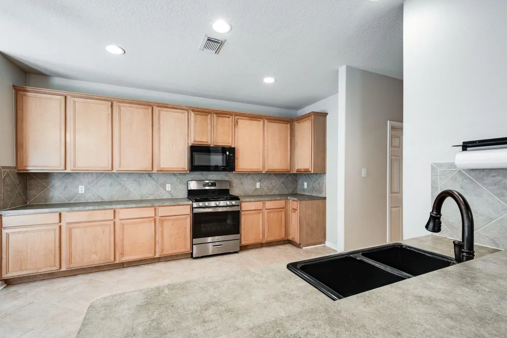 619 Harbor Mist Drive Crosby, TX 77532