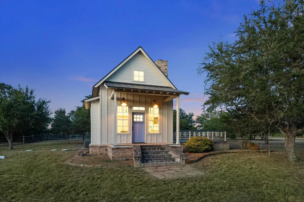 3214 Schoenst Road Carmine, TX 78932