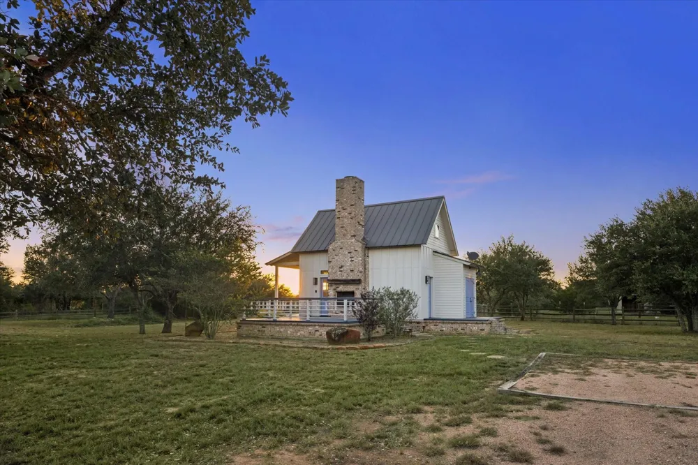 3214 Schoenst Road Carmine, TX 78932