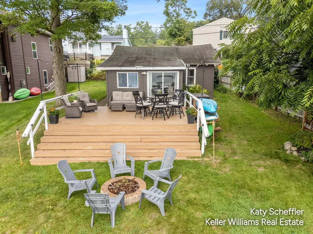 11678 Maywood Drive NE Sparta, MI 49345