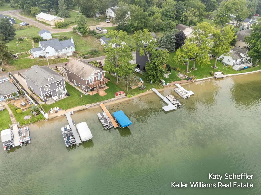 11678 Maywood Drive NE Sparta, MI 49345
