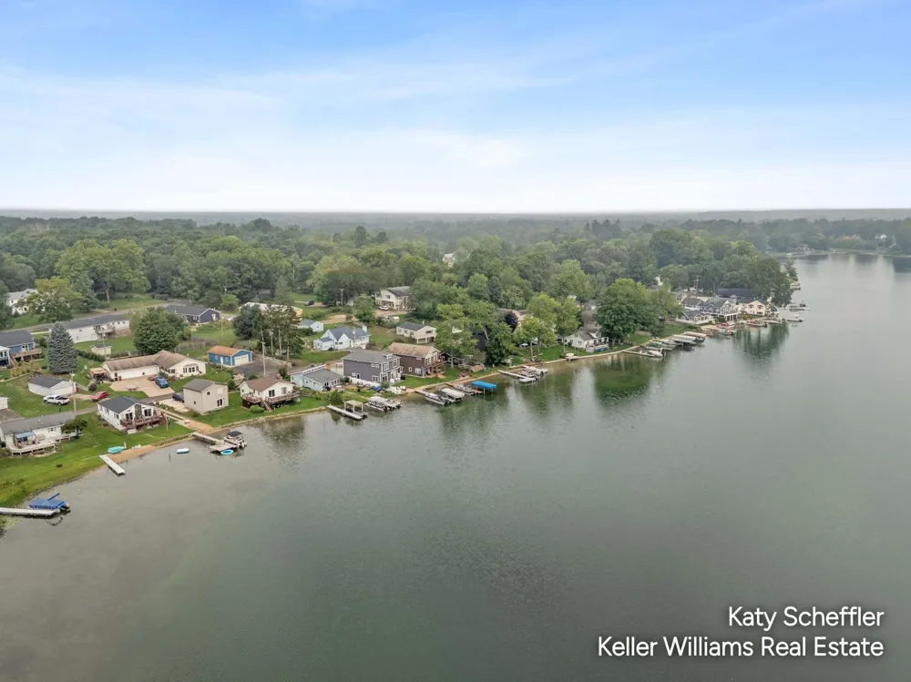 11678 Maywood Drive NE Sparta, MI 49345