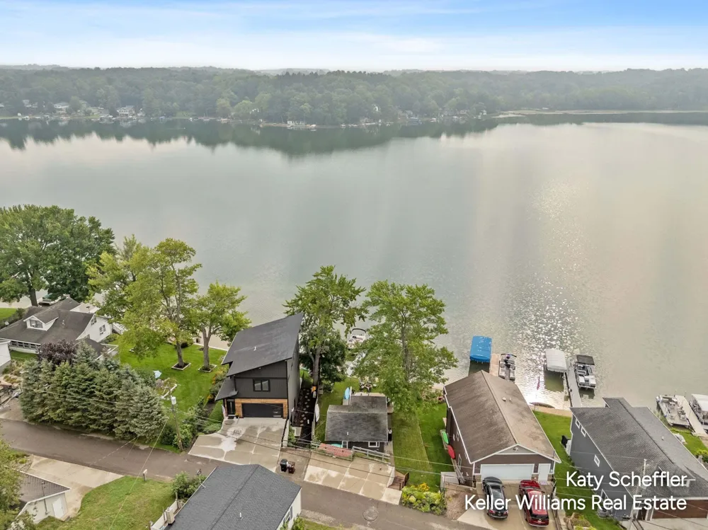 11678 Maywood Drive NE Sparta, MI 49345